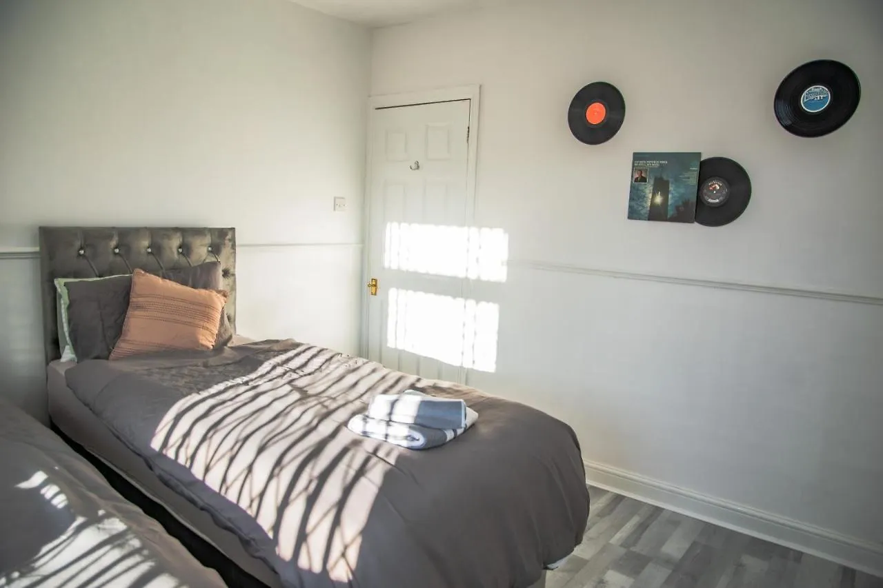 Bv Classic 2 Bedroom At Leeds Road Huddersfield Perfect For Contractors Holiday home