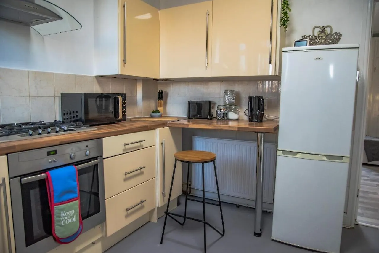 Holiday home Bv Classic 2 Bedroom At Leeds Road Huddersfield Perfect For Contractors United Kingdom