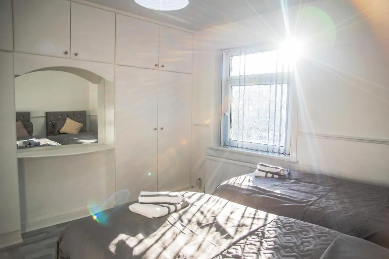 Bv Classic 2 Bedroom At Leeds Road Huddersfield Perfect For Contractors United Kingdom