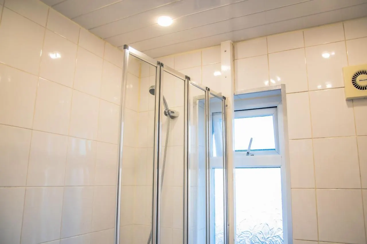 Bv Classic 2 Bedroom At Leeds Road Huddersfield Perfect For Contractors