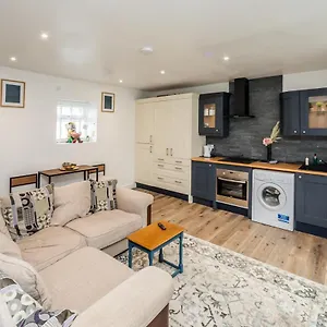 The Cosey Tucked-away 2 Or 3 Bedroom Options Huddersfield
