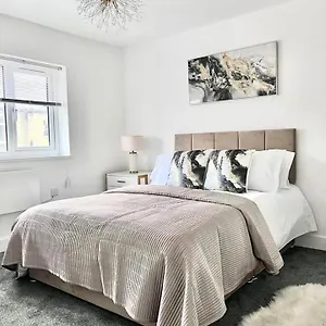 Luxury 2-bed Lindley Huddersfield